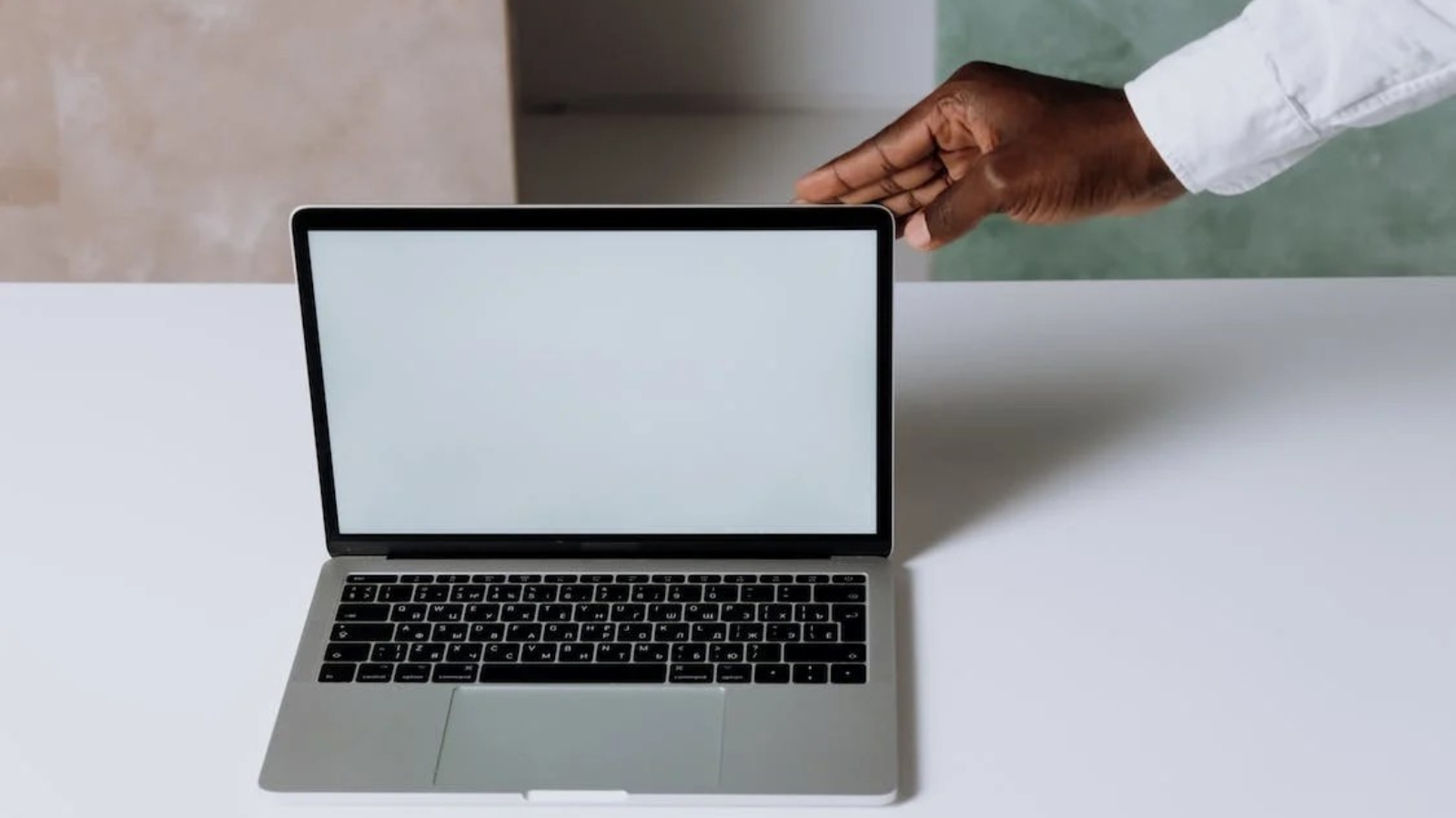 second hand macbook in dubai